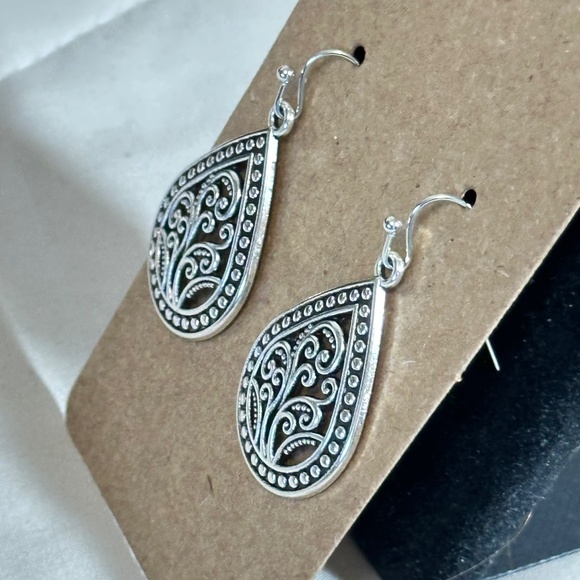 2/$20 Silver tone water droplet filigree floral hook earrings NWOT - Picture 7 of 11